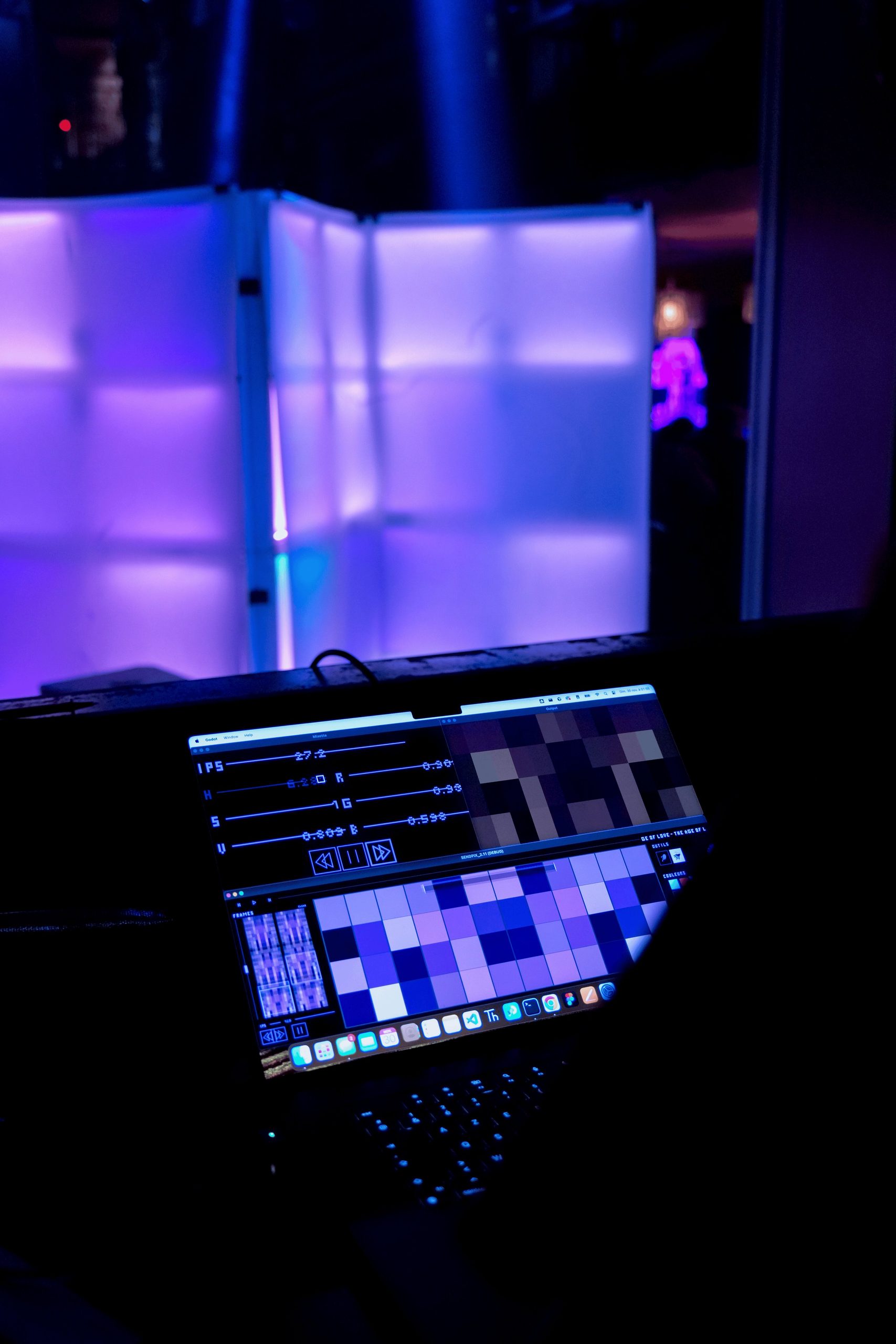PLAY LIGHTS 01